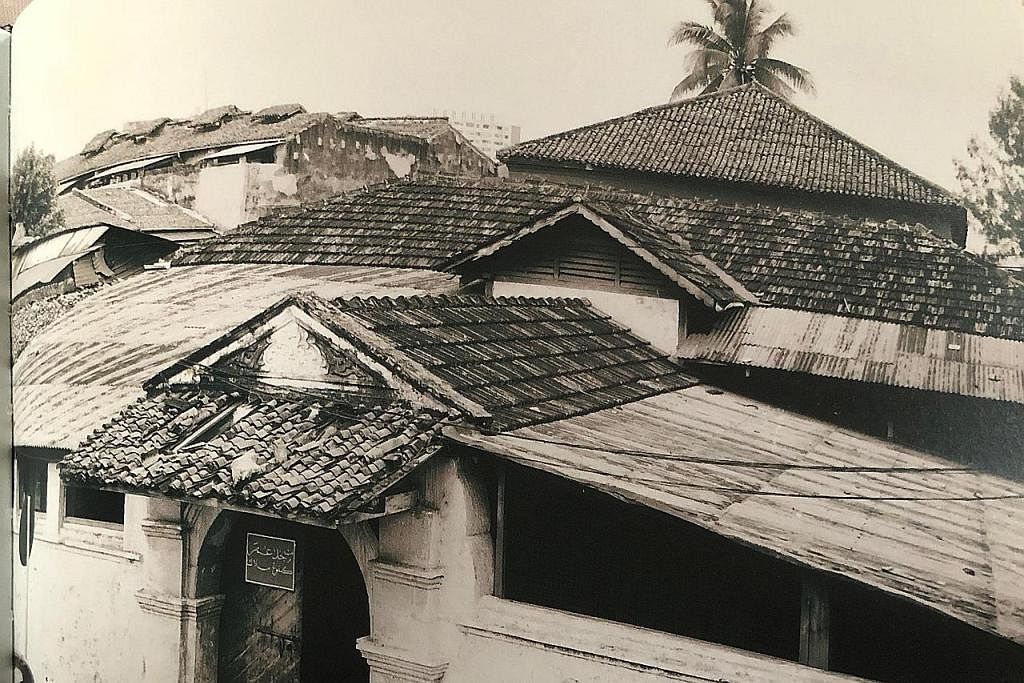 SUASANA SILAM: Masjid Omar Kampong Melaka. Foto ini dirakam pada 1969. - Foto PENGUASA PEMBANGUNAN SEMULA BANDAR (URA)