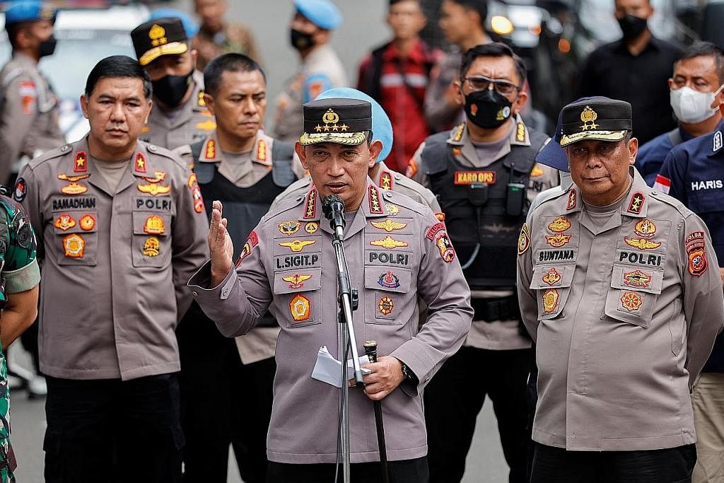 TERBUNUH DAN TERHAPUS: Kejayaan pihak berkuasa Indonesia bukan hanya berjaya menjejaki dan membunuh, pemimpin Ali Ahmad tetapi turut menghapuskan sama sekali kumpulan pengganasan Mujahidin Indonesia Timur (MIT), tahun lalu. - Foto FACEBOOK ASIANCULTU