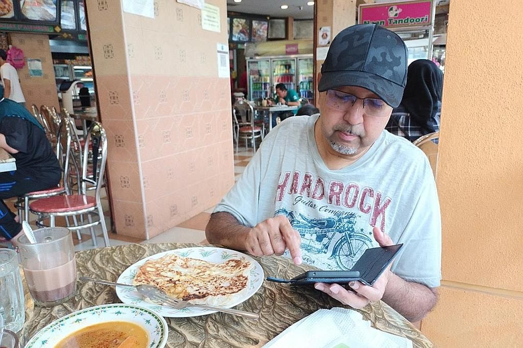 SAMBUT BAIK: Cik Siti Khairani Muhd dan Encik Muhd Sufi, yang memang kerap makan di luar kerana bekerja, menyambut baik usul 'Menu Rahmah' bagi membantu rakyat mengatasi kos makanan yang kian meningkat. TERASA HARGA MAKANAN NAIK: Bagi pesara seperti 