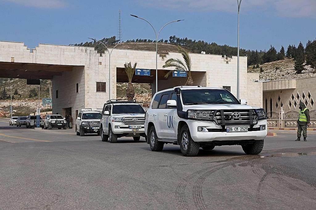 BANTUAN: Perwakilan PBB pertama melawat barat laut Syria yang dikuasai pemberontak menerusi sempadan Bab al-Hawa dengan Turkey. - Foto AFP