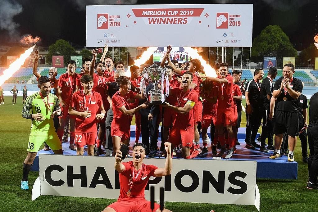 PERTAHANKAN KEJUARAAN: Juara bertahan skuad Singa Muda yang telah mengalahkan Thailand 1-0 pada 2019 bakal berhadapan dengan Kemboja, Hong Kong dan Malaysia bagi pertahankan piala mereka. - Foto fail