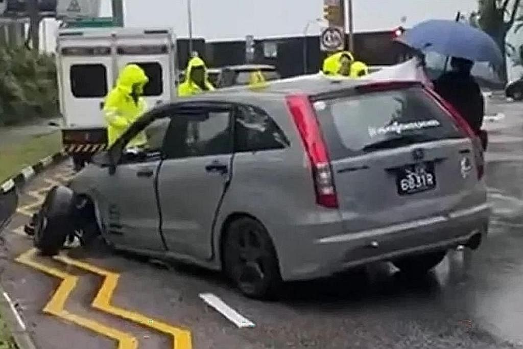 DITANGKAP: Lelaki berusia 27 tahun yang terlibat dalam kemalangan pada pagi Sabtu berhampiran Istana itu telah diberkas atas kesalahan memandu secara cuai. - Foto FACEBOOK SG ROAD VIGILANTE