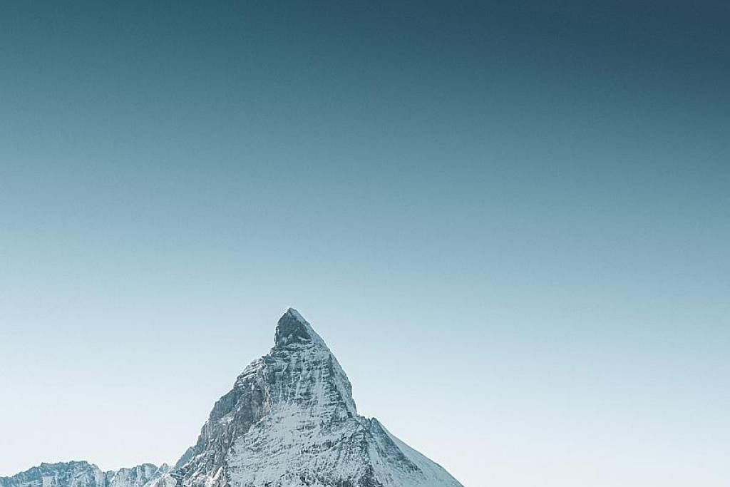 DUA-DUA POPULAR: Gunung Matterhorn mengilhamkan coklat Toblerone. - Foto-foto SWISS TOURISM, FAIRPRICE