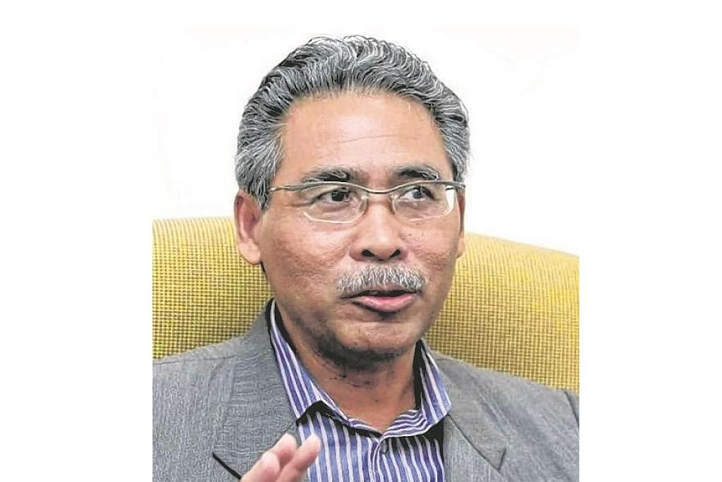 Felo Kanan Akademi Nusantara NASR, Profesor Azmi Hassan.