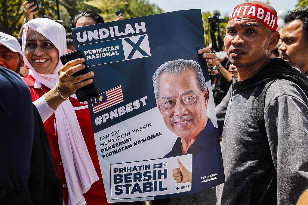 PERANAN PEMBANGKANG: Perdebatan di Parlimen Malaysia memang sering diwarnai dengan adegan perbalahan panas membara yang sukar dikawal antara pihak pembangkang dengan AP parti-parti yang membentuk kerajaan. - Foto EPA-EFE