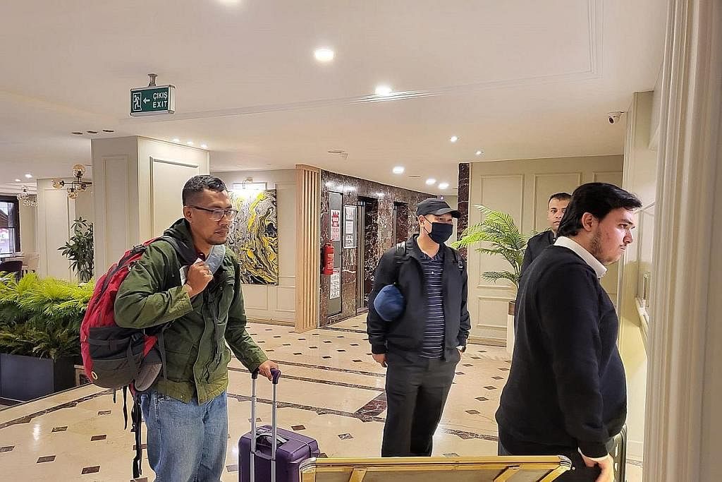 TIBA DI TURKEY: Turut serta kunjungan ke Turkey ialah CEO RLAF, Encik Muhammad Faizal Othman (memakai pelitup), dan anggota lembaga RLAF, Encik Mohamad Helmy Mohd Isa (kiri). - Foto BH oleh NATASHA MUSTAFA