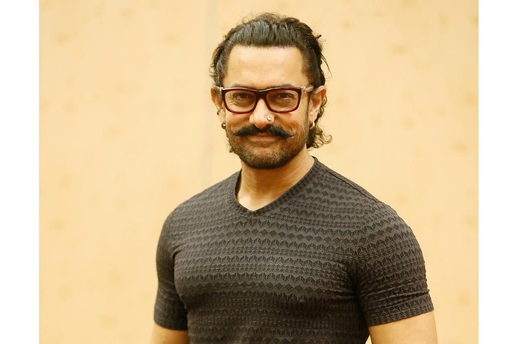 TAN SRI MICHELLE YEOH: Tunggu peluang untuk berlakon dengan bintang Aamir Khan (atas) sejak 10 tahun lalu. - Foto REUTERS