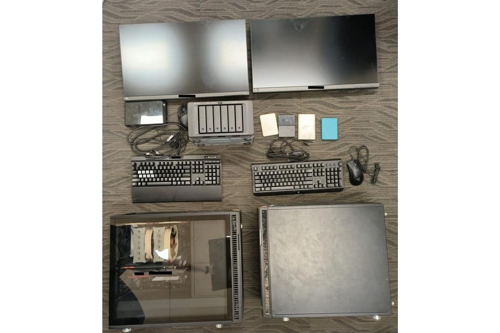 ANTARA DIRAMPAS: Komputer, telefon dan cakera keras yang ditemui di beberapa lokasi semasa operasi lima minggu antara yang dirampas para pegawai CID. - Foto SPF