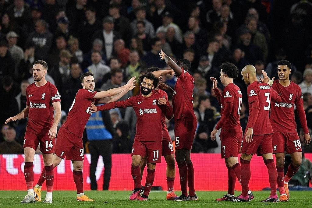 SEMUANYA MENJADI: Penyerang Liverpool dari Portugal, Diogo Jota (dua dari kiri), merai kemenangan bersama rakan sepasukannya selepas menjaringkan gol kelima mereka semasa menentang Leeds United di Elland Road. - Foto AFP
