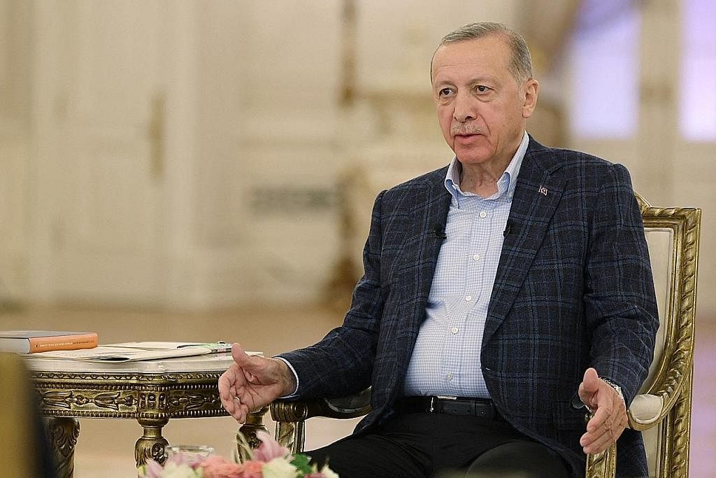 TAYYIP ERDOGAN: Presiden Turkey ini berkata agensi perisikan negaranya telah lama memburu pemimpin ISIS yang akhirnya dapat dihapuskan. - Foto REUTERS