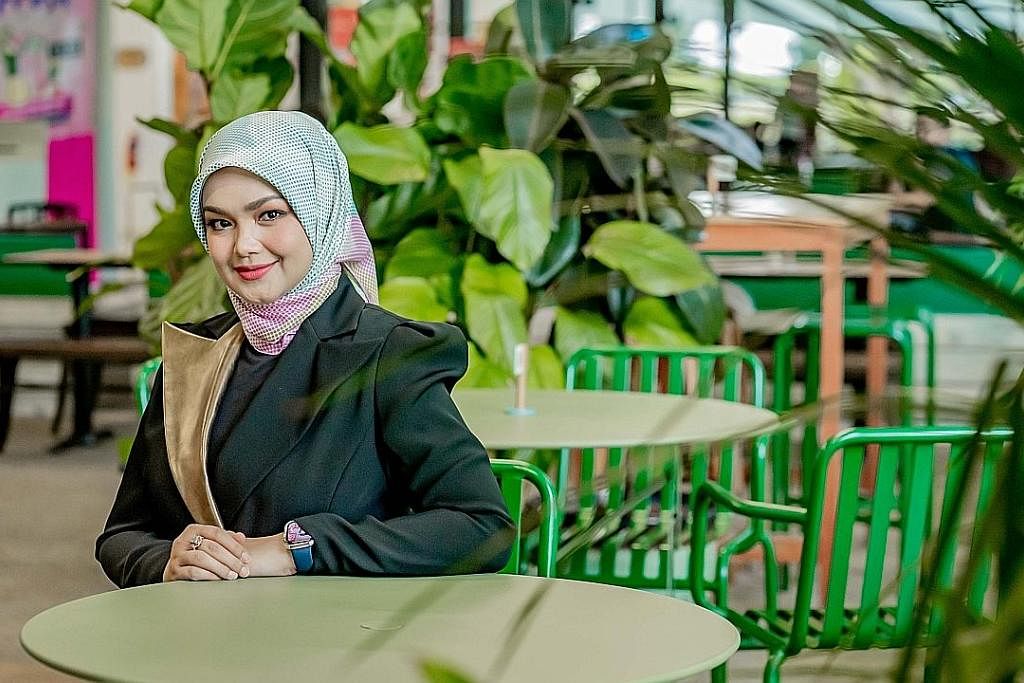 HATI-HATI SEBAR BERITA: Datuk Seri Siti Nurhaliza berpesan agar orang ramai lebih prihatin agar tidak menyebar berita palsu khususnya pada bulan Syawal di mana menjalin silaturahim menjadi keutamaan. - Foto BH oleh NUR DIYANA TAHA