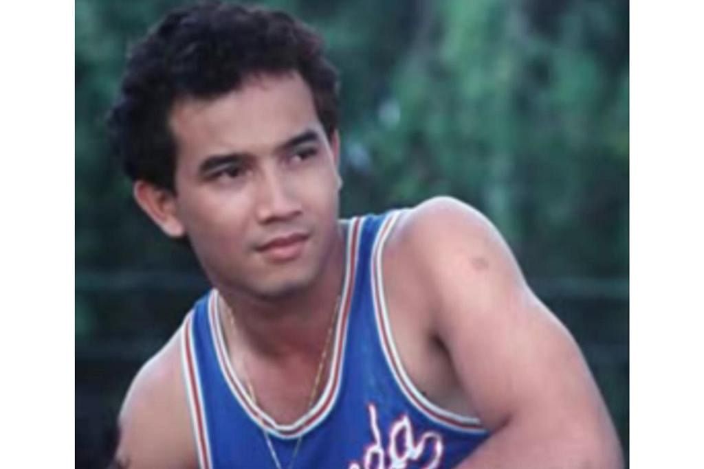 FILEM PERTAMA: Ridzuan Hashim mula diperkenalkan Datuk Rosnani Jamil dalam filem Antara Dua Hati pada 1988.
