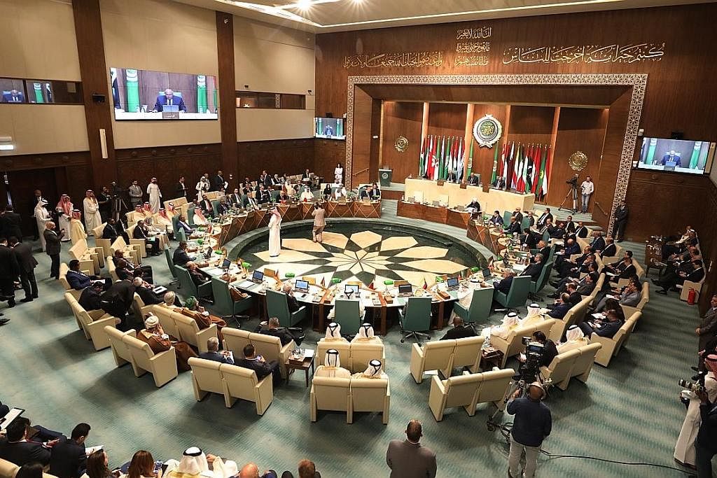 BERSIDANG: Para menteri luar Liga Arab menghadiri mesyuarat tergempar mengenai Sudan dan Syria di Kaherah, Mesir. - Foto EPA-EFE