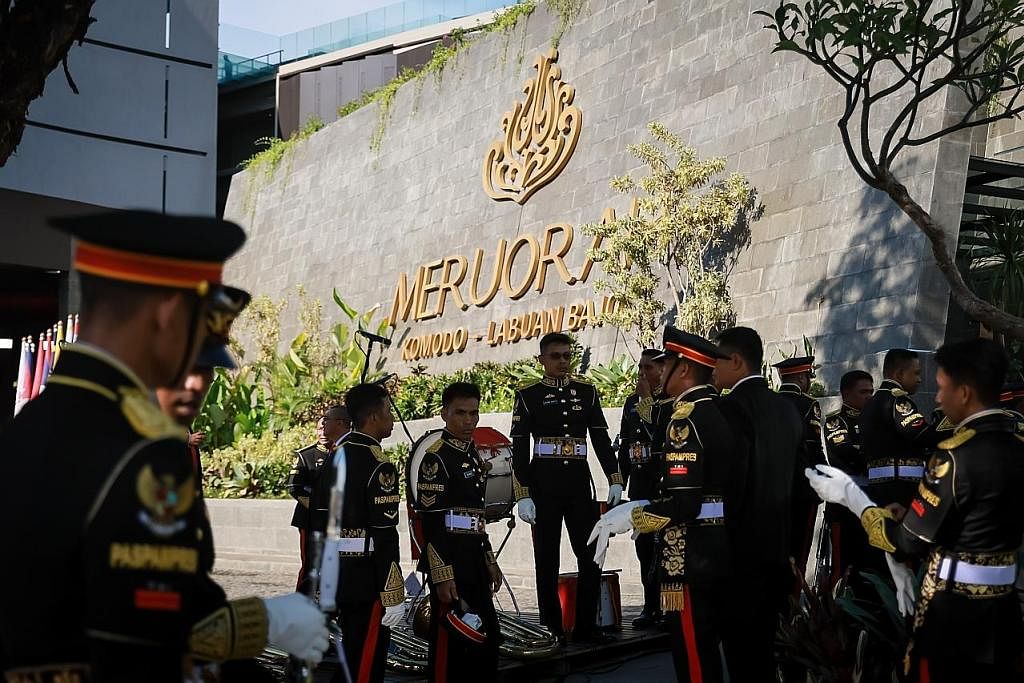 'PANGKALAN' WARTAWAN: Ratusan wartawan dan kru sokongan dari negara Asean menjadikan pusat media antarabangsa di Hotel Bintang Flores 'pangkalan' untuk menyiapkan liputan sepanjang tempoh sidang puncak. Kemesraan dan hospitaliti tuan rumah, Indonesia