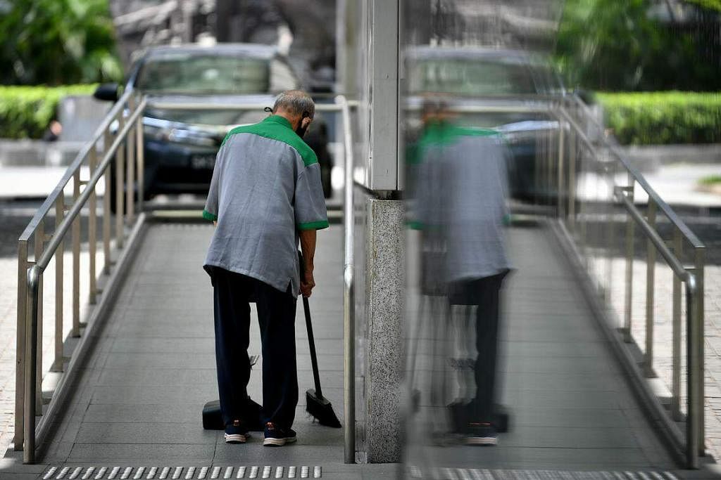 Bayaran Daya Kerja Dinaikkan Bagi Pekerja Gaji Rendah, Berita Singapura ...